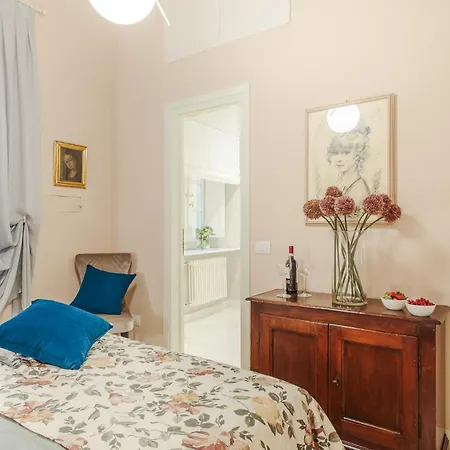 아파트 Casa Arnolfo: Where Heritage Meets Modernity 루카