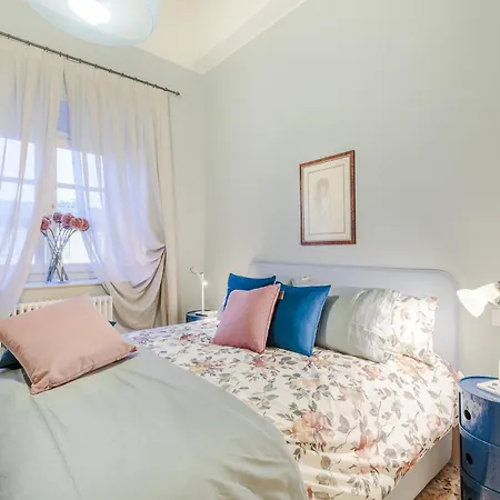아파트 Casa Arnolfo: Where Heritage Meets Modernity