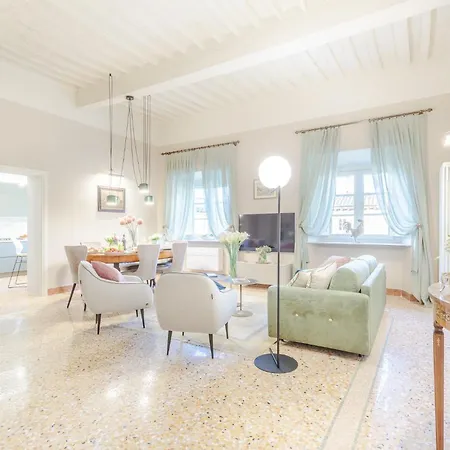 Casa Arnolfo: Where Heritage Meets Modernity 루카