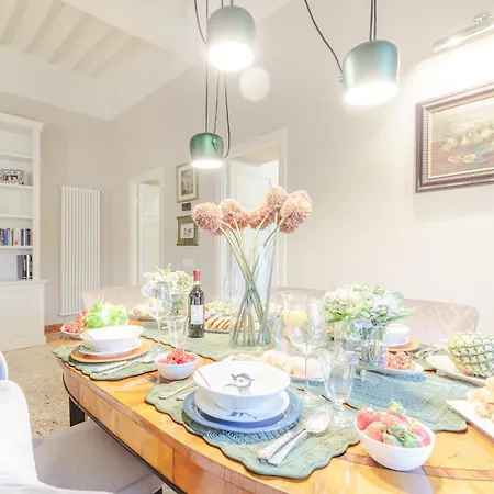 Casa Arnolfo: Where Heritage Meets Modernity 아파트